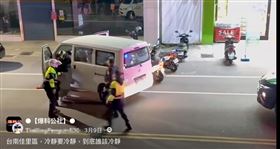 佳里分局,老翁,廂型車,廟會,老人,摔老人,台南（圖／翻攝爆料公社臉書）