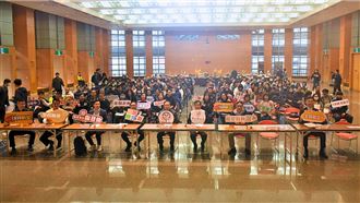 新北市企業防災說明會出席企業大合照。（圖／翻攝畫面）