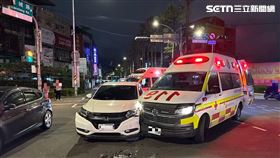 救護車鳴笛出任務遭撞！中和小客車未禮讓釀3車連撞，女駕駛恐慘丟駕照。（圖／翻攝畫面）