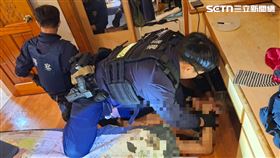 警方壓制賴男。（圖／翻攝畫面）