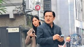 1/29，14:35，今年1月底，本刊直擊梁為超（右）、許玲玲（左）一起到北市高檔日式料理店與友人餐敘。