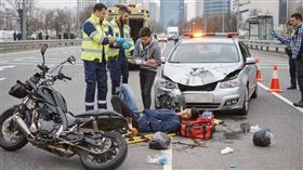 載友害腿斷嫌15萬醫藥費貴　外籍生竟離境