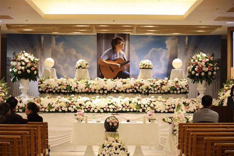 袁惟仁靈堂遺照曝光。(圖/記者鄭孟晃攝影)