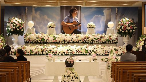 袁惟仁告別式現場遺照曝　前妻陸元琪未到