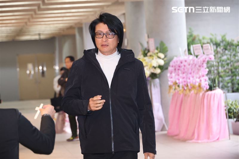 游鴻明前來袁惟仁告別式。（圖／記者鄭孟晃攝影）