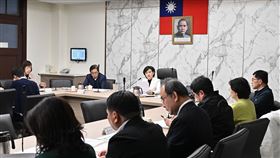 為因應中東情勢，行政院副院長鄭麗君9日召開行政院「穩定物價小組」會議臨時會報。（圖／行政院提供）