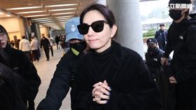 Ella前往袁惟仁靈堂，送恩師最後一程。（圖／記者鄭孟晃攝影）