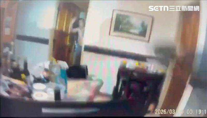 北市賴男吸毒後毆打母親,又縱火燒毀手機。(圖/翻攝畫面)