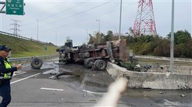 車禍,翻覆,燕巢交流道,砂石車