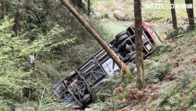 杉林溪，遊覽車，連人帶車，翻覆溪谷，9傷，遊客（圖／民眾提供）