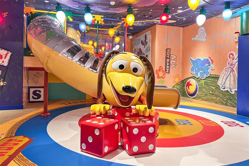 專門為3到10歲小朋友設計的Disney's Oceaneer Club，經過專業訓練的迪士尼輔導員帶領下，讓小朋友可以盡情探索，家長也能放鬆享受船上的各項設施。（圖／可樂旅遊）