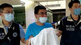 扯鈴教練魯紀賢（中）涉共諜案。（中央社檔案照片）