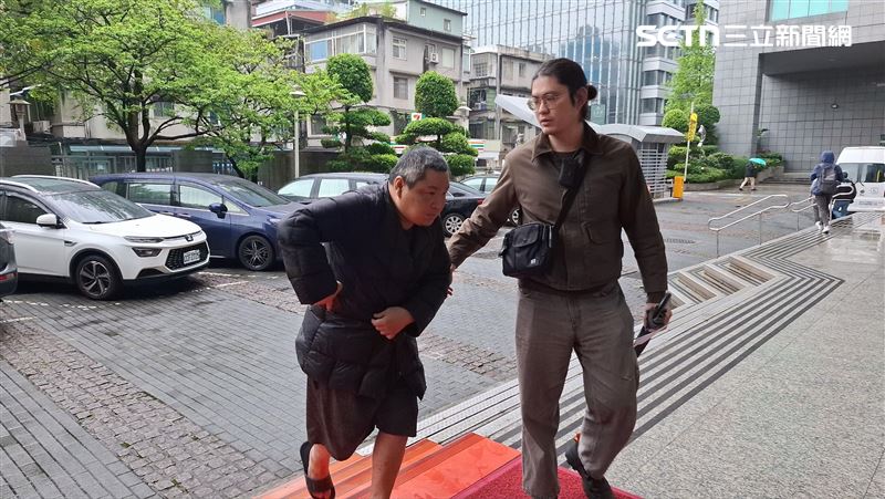 張男在臉書社團《爆料公社》發文影射中華隊打假球。(圖/翻攝畫面)