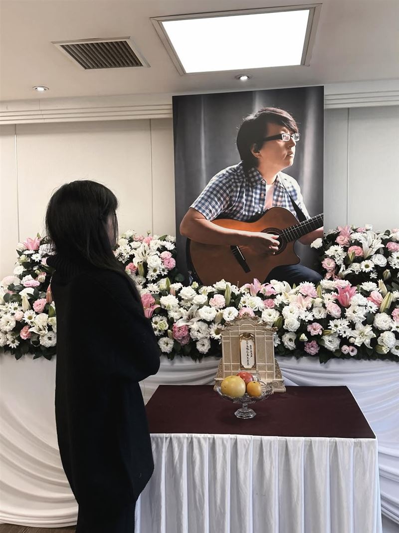 袁惟仁的女兒袁融在社群寫下道別長文。(圖/翻攝自IG @yzzn.v)