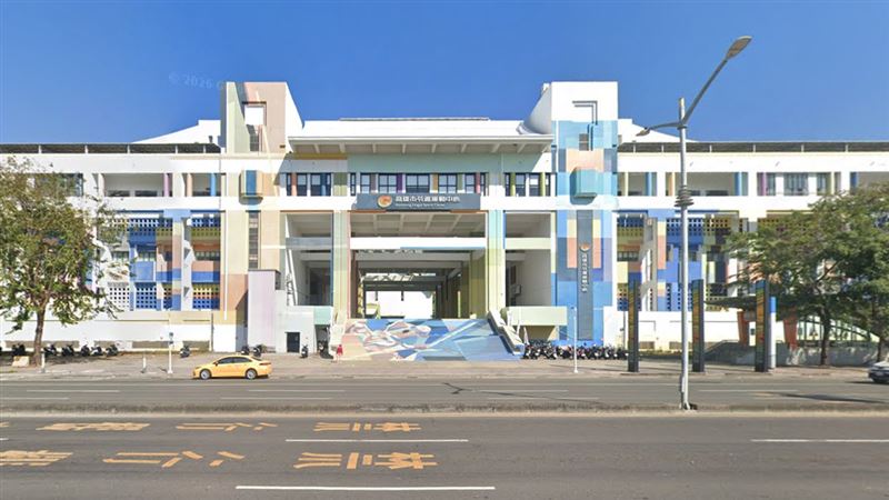 高雄各區運動中心使用人次屢創新高，陳其邁期盼今年底可以完成14座運動中心（圖為苓雅運動中心）。（圖／翻攝GoogleMap）