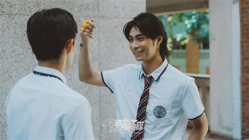 男團FEniX的隊長MAX飾演小時候的温昇豪。（圖／映底子國際傳媒提供）