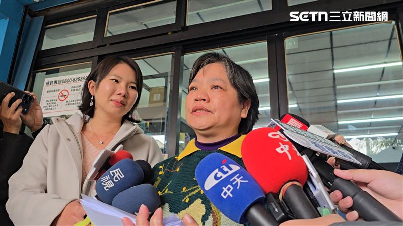 逢甲大學校內榕樹壓死吳姓碩一生,檢方偵結不起訴,吳母泣訴司法不公。(圖/記者吳泊萱攝影)