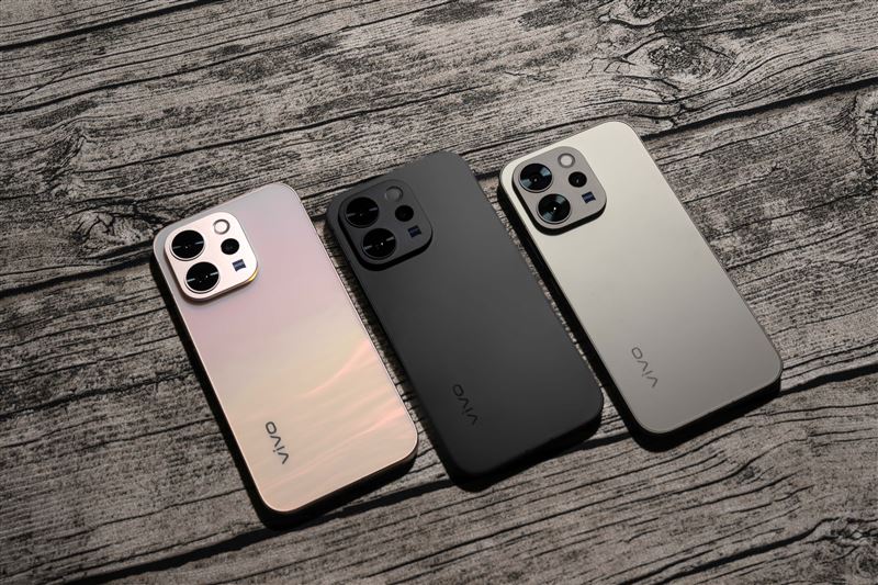 vivo V70推出「豔陽金」、「暮雲灰」、「星曜黑」三色
