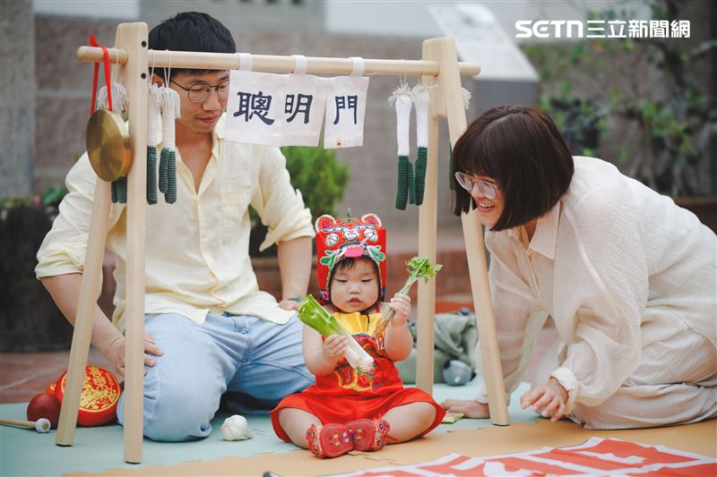 六堆運動會61週年！「馬力全開」新一甲子再啟航，0歲寶寶拚爬行冠軍。（圖／翻攝畫面）