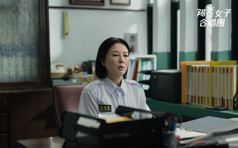 《陽光女子合唱團》10堂人生課逼哭全網。提醒我們:【在最黑暗的地方,人依然可以找到陽光】。(圖/壹壹喜喜電影提供)