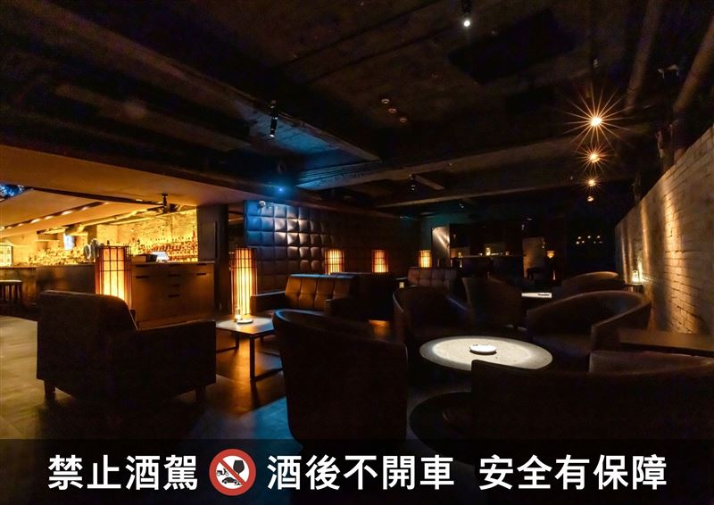 地下酒窖式空間寬敞舒適，提供絕佳品飲體驗。（圖／品牌業者提供）