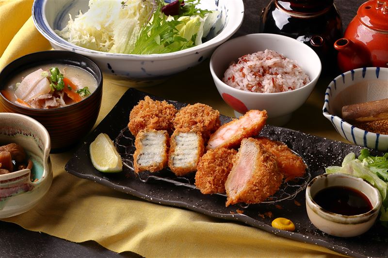 伊勢路-勝勢日式豬排「白帶魚海鮮腰內豬排套餐」。(圖/慕里諾國際餐飲提供)