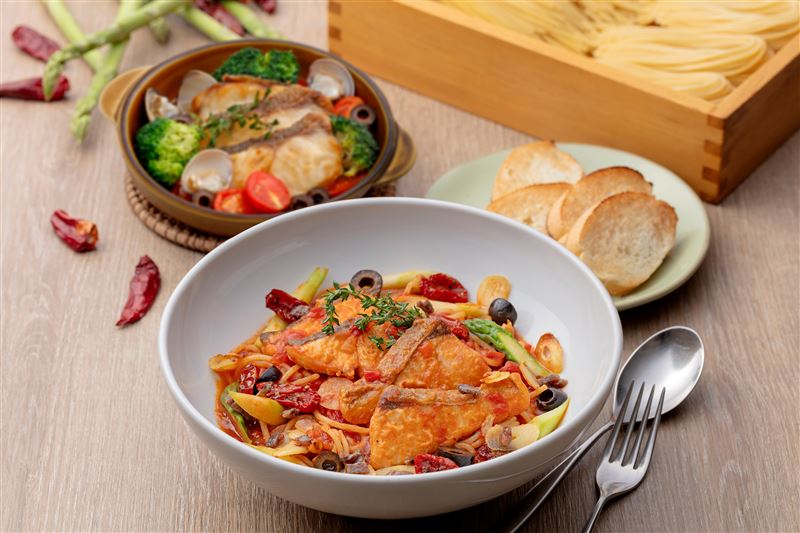 BEPPIN PASTA「紅魽煙花女義大利麵」、「地中海香煎紅魽魚」。(圖/慕里諾國際餐飲提供)