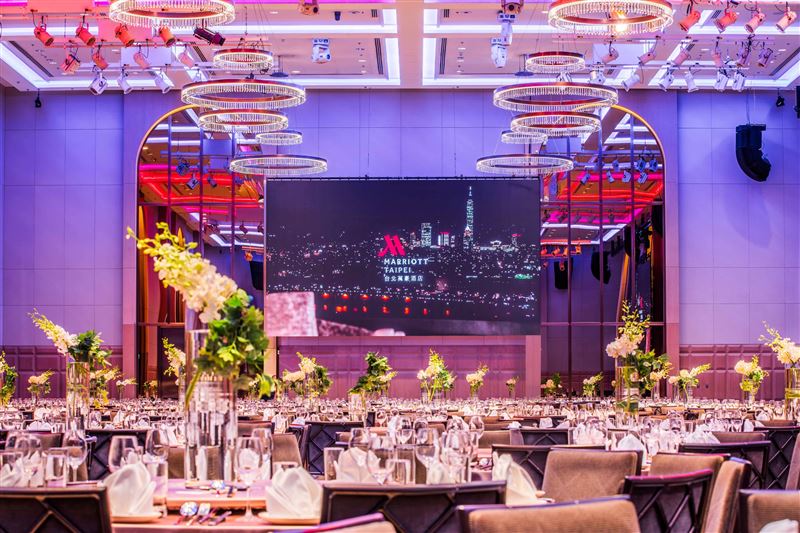 台北萬豪酒店宴會廳-設備升級打造沉浸式展演體驗。（圖／飯店旅宿業者提供）