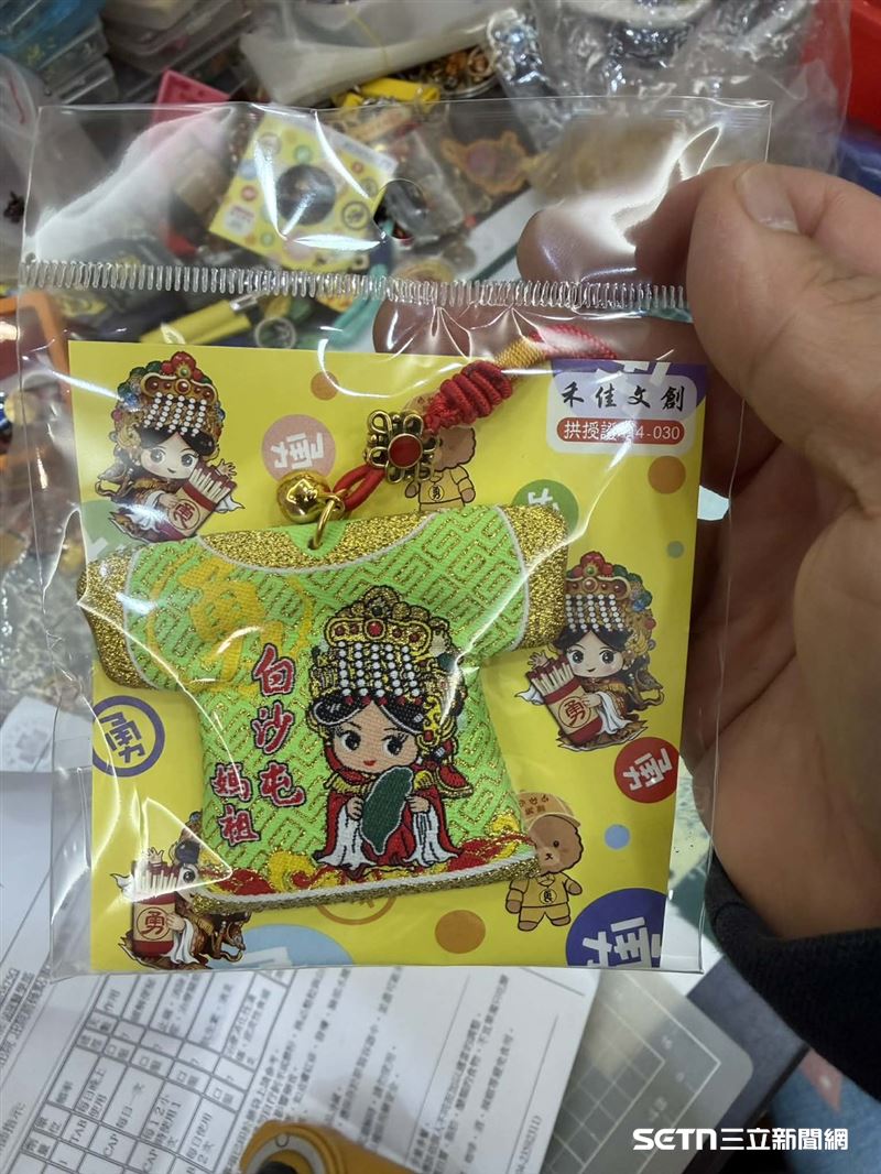 這款結緣品從頭到尾都是純「MIT」！ Mike堅持從設計、選材到成品製作，每一道工序都要在台灣完成。他深信，唯有這份道地的「台灣製造」，才能真正承載台灣人的熱情與媽祖的慈悲。有許多民眾看到這結緣品後表示，真的很催淚、非常用心的設計，結合台灣和媽祖滿滿的愛。（圖／Mike Chuang授權提供）