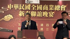 經濟部長龔明鑫出席商總聯宴，保證能源供應無虞並由政府吸收60%油價漲幅。他透露台美談判使關稅減半至10%，且1、2月出口狂增45%，呼籲企業儘管爭取訂單。經濟部將編460億預算支持，目標衝破8%經濟成長奇蹟。（圖／記者師瑞德攝影）