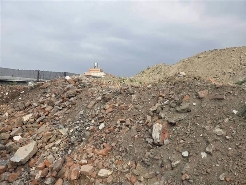 雲林地檢署10日宣布破獲營建廢土非法處理集團，不法利益逾新台幣2億元，依法將涉案39人、5家法人提起公訴。圖為遭違法棄置的營建廢土。（檢方提供）