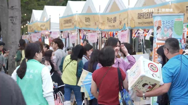 市集充滿各種異國風情