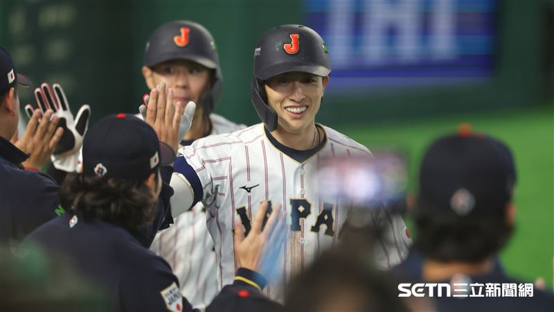 WBC捷日戰,日本隊中外野手周東佑京炸裂3分砲。(圖/特派記者劉彥池攝影)