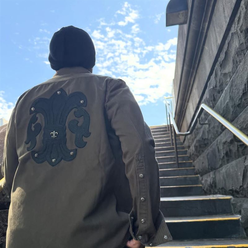 周杰倫曬出一張逆光背影照,親自發布「3月18日你們等著」(圖/翻攝自IG @jaychou)