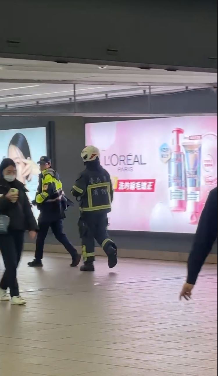 北捷中山站驚魂!傳民眾「站內持刀」旅客嚇壞,警消趕往釐清中。(圖/民眾提供)