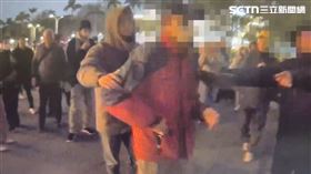 沈伯洋,中正一分局,西藏臺灣人權連線,自由廣場,鞭炮（圖／翻攝畫面）