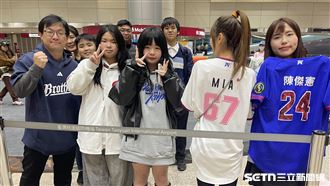 台灣隊WBC畫下句點　數百位球迷凌晨接機