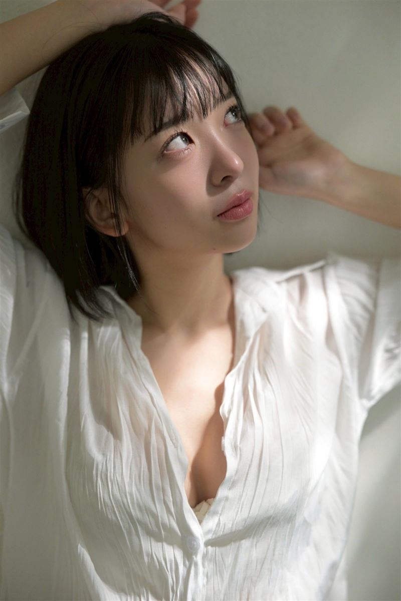 博多彩葉目前是就讀法律系的大學生，先前推出寫真出道，近期將在片商S1出道拍AV。（圖／翻攝自博多彩葉Ｘ）