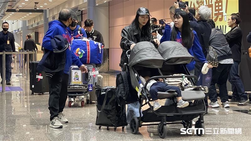 陳傑憲抵達桃園國際機場。（圖／記者戴以柔攝影）