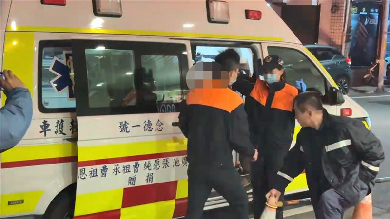 傷者到院治療。（圖／翻攝畫面）