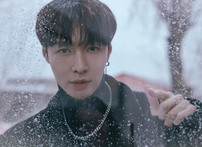 張藝興去年12月才因臨時缺席EXO韓國見面會引爆風波，沒想到如今再爆案外案。(圖／翻攝自微博）