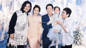 向華強與向太將2000億遺產全交由媳婦郭碧婷處理。（圖／翻攝自臉書）