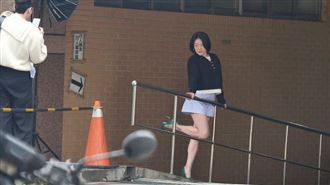 小S低調復工畫面曝　秀性感長腿回歸主持