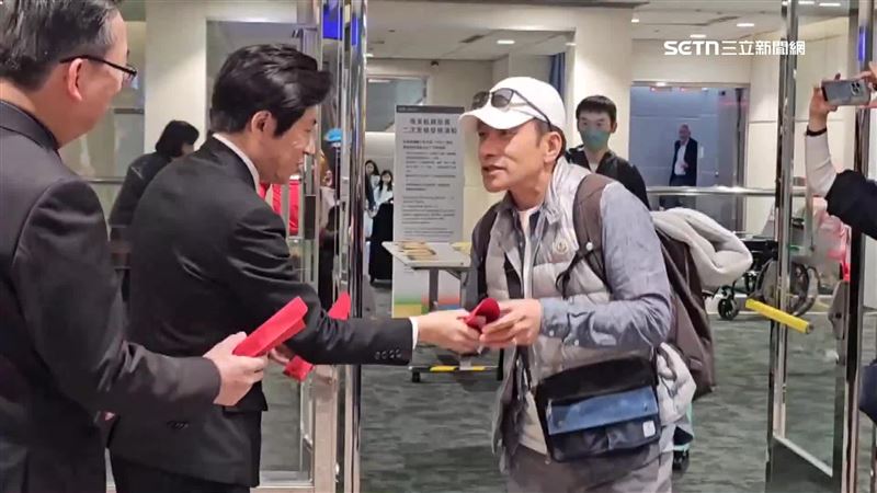 赴中東354人順利回國！張惇涵桃機迎接