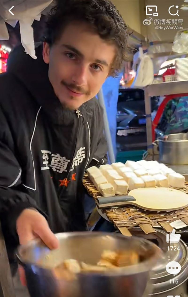 甜茶近日前往中國宣傳新戲。(圖/翻攝自微博)