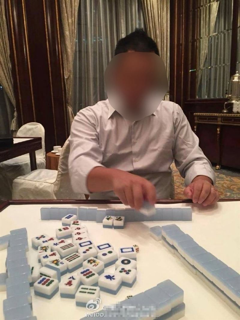 劉男離婚後就和許玲玲交往，還當她的小編。（圖／翻攝自微博）