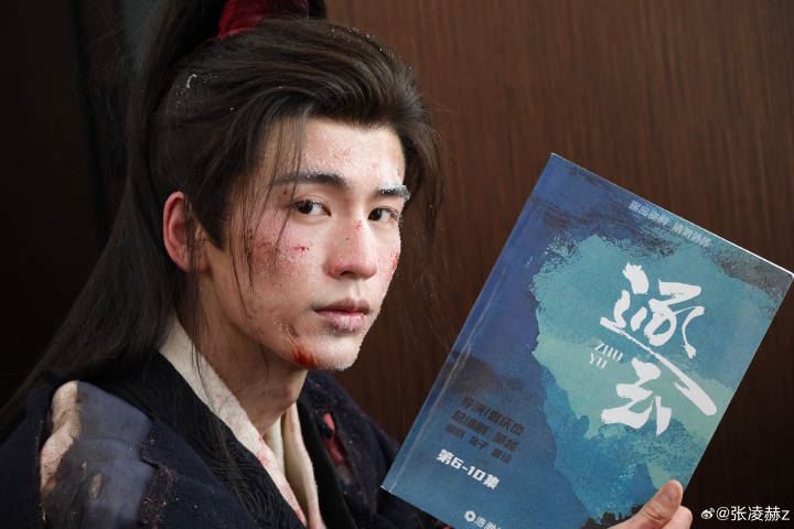 中國男星張凌赫近期出演《逐玉》，人氣越來越高。（圖／翻攝自微博）