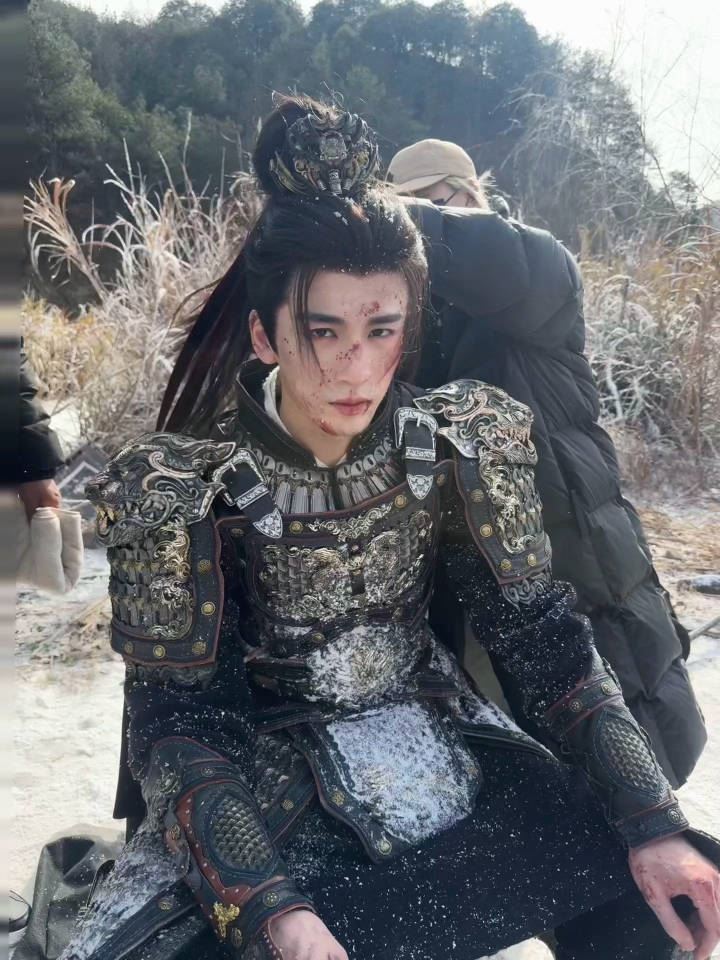 中國男星張凌赫近期出演《逐玉》，人氣越來越高。（圖／翻攝自微博）