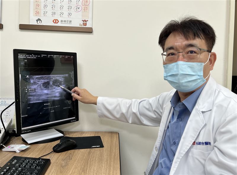 廖志斌醫師表示管腔B1型乳癌之癌細胞屬於惡化速度快、容易復發類型,需盡快展開治療。(圖/光田醫院提供)