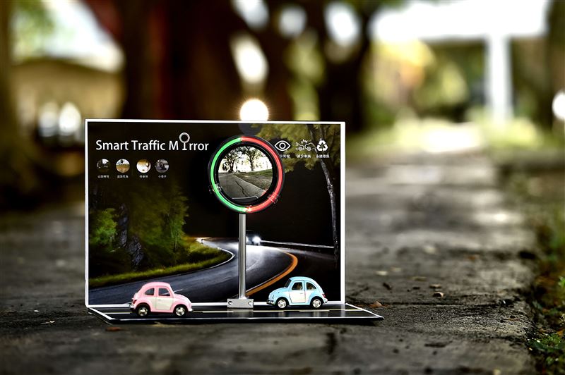 James Dyson 2025設計大獎台灣區冠軍得主「THE THIRD EYE-Smart Traffic Mirror第三隻眼」。(圖/Dyson提供)